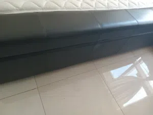 سرير جلد  استعمال خفيف