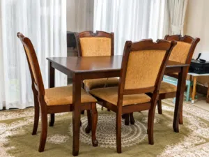 طاولة طعام وسوفا بيد
