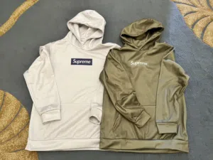 توب هودي من شركة supreme
