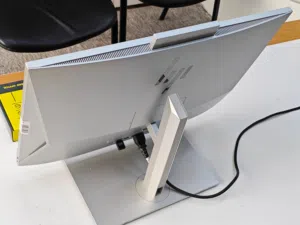 all in one Hp  مستخدم نظافة 100٪ كور اي 5 جيل العاشر رام 8غيغا هارد 512ssd حجم الشاشه 24 لمس