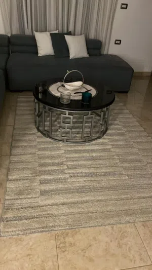طاولة حديد مع رخام للبيع