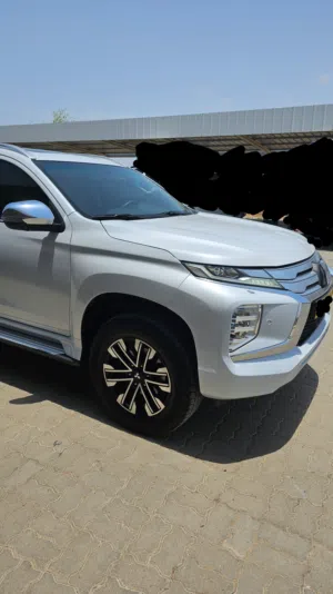 Used Mitsubishi Montero Sport in Al Batinah