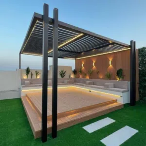 مهندس مظلات خاشبية. حديد. سياج خشبي