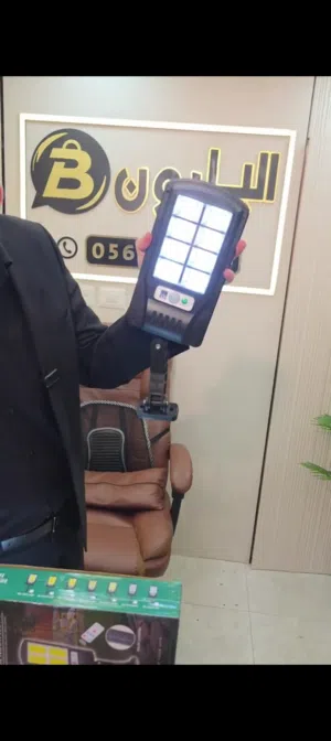 كشاف  الشمسي المميز إنارة قوية + شغل ذكي بدون ولا شيكل كهرباء يعمل بالطاقة الشمسية 100%