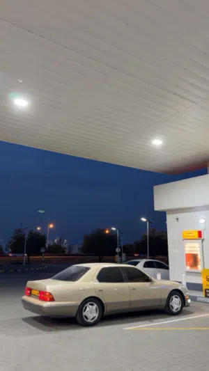 للبيع لكزس LS400