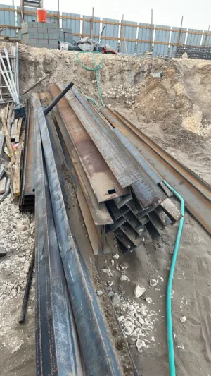6 mtr I beams 200 * 100  40 pice