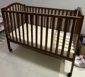 سرير اطفال للبيع مع الماترس
