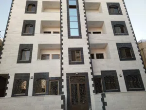 130 m2 3 Bedrooms Apartments for Sale in Zarqa Jabal Tareq