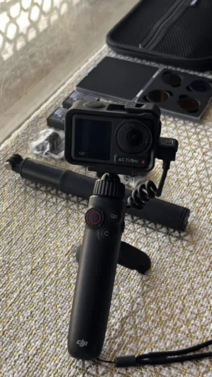 DJI Osmo Action 4 Adventure Combo  مع عدسات و استاند احترافي من دي جي اي و شنطة الكاميرا