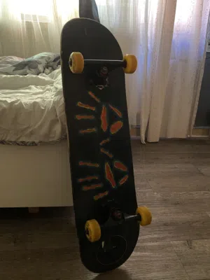 سكيت بورد اصلي خشن يتحمل اوزان عالية مخصص للشوارع skateboard
