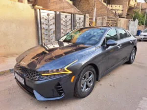كيا k5 lxs 2023 وارد امريكي ماشية 22 الف ميل حادث بسيط رقم بغداد بأسمي