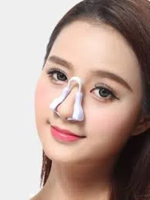 جهاز مكبس تصغير الانف و تقويمه  الطبي وبنتيجه ملحوظه من الاسبوع الاول  يقوم عظمتين انف