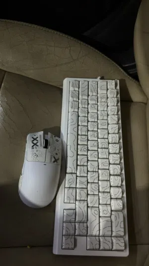 ماوس وكيبورد مغناطيسي من Attack shark