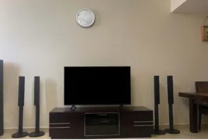 طاولة لغرفة المعيشه و للتلفاز الوصف مهم A table for the living room and TV. Description is important