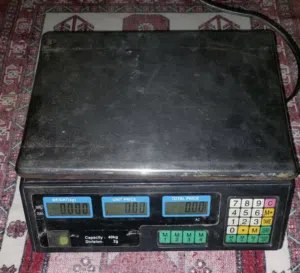 ميزان إلكتروني