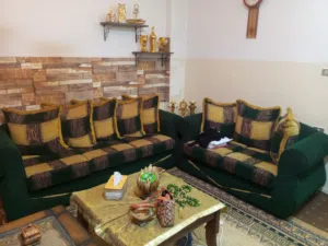 طقم كنب زان 7 مقاعد بحالة جيدة جدا