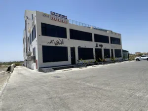 فرصة تاجير مميزة بموقع مميز  واطلالة جميلة على البحر  يبعد 10 متر عن ردسون بلو