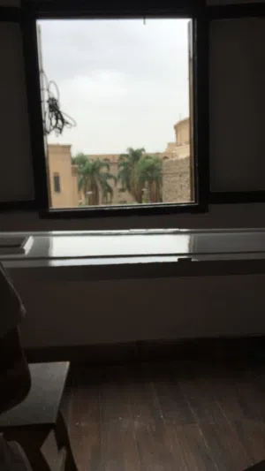 فرصة لاصحاب المشاريع التجارية بالحسين والازهر مكتب إداري ويصلح سكن عائلي للبيع