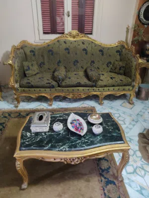صالون مدهب كنبه واربعه كرسى وترابيزة مدهب بالرخام..عموله دمياط.خشب زان