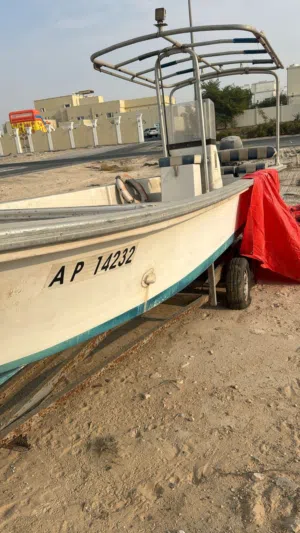 قارب للبيع