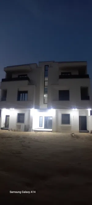 شقة تشطيب حديث للايجار موقع ممتاز و خاص vippp السراج حرف التي علي اليمين لا تفوت الفرصة