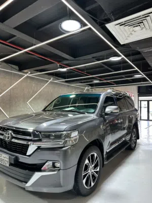 Used Toyota Land Cruiser in Kuwait City