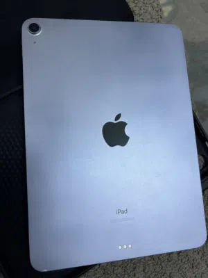 Apple iPad AIR 4HT 64GB 100 omr