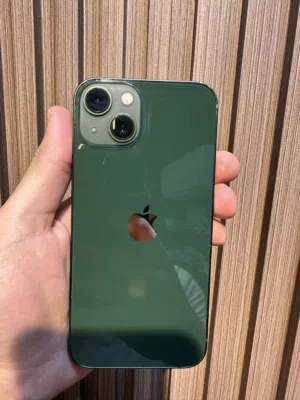 iPhone 13 128g بحالة ممتازة كفالة استرداد نقدي لون زيتي مع هدايا كفر و لزقه و شاحن
