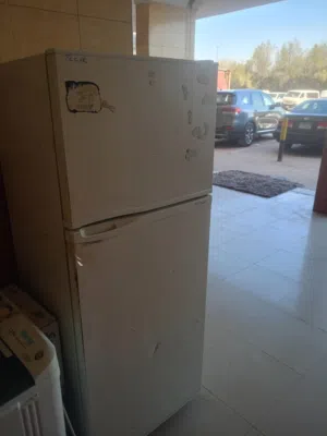 ثلاجه حاله ممتازه للبيع لدواعي السفر