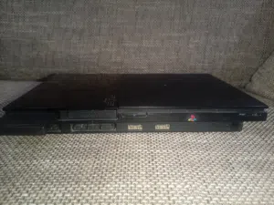 بلايستيشن 2 سليم نظيف مع كامل الوصلات و إيدتين و 5 سيديات