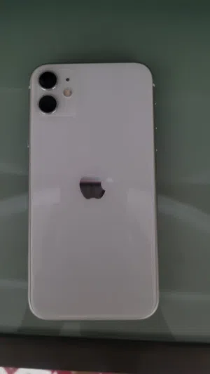 للبيع iPhone 11 نظيف جدا السعر 80 ريال