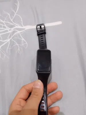 ساعة هواوي باند 6 للبيع ساعة بحالة ممتازة البطارية دوم اسبوع مع كابل شحن يرجى التواصل على الخاص