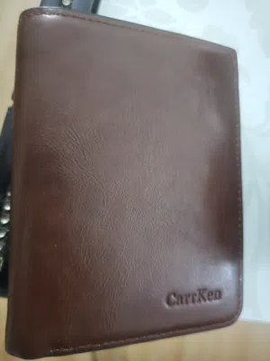 محفظة بنيه جلد