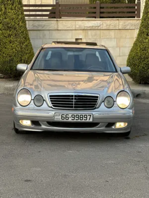 Mercedes  E200 Avangarde