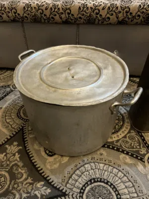 قدر كبير لطبخ كميات كبيره