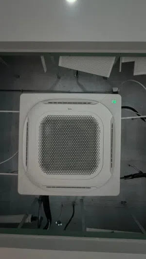 مكيف هواء قائم على الأرضFloor stand ac