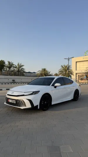 تويوتا كامري SE Hybrid 2025
