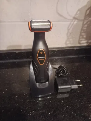 ماكينة حلاقه الجسم والاماكن الحساسه الرجال فيليبس Philips