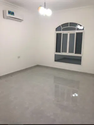 شقه للايجار انقيه ومميزه في مسقط، الغبره الشماليه تتكون من غرفتين وصاله ودورتين مياه ومطبخ جاهز