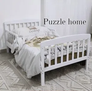 تخت اطفال قياس 130*75سم مناسب لحتى عمر 3 سنوات و نص امن جدا للاطفال بحالة جيدة جدا مع فرشة