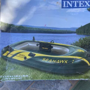 قارب INTEX الاصلي قياسات 1.93 m x 1,08 m  x 38 cm (76 x 421⁄2 x 15%) متوفر قطعتين جديد مش منفوخات