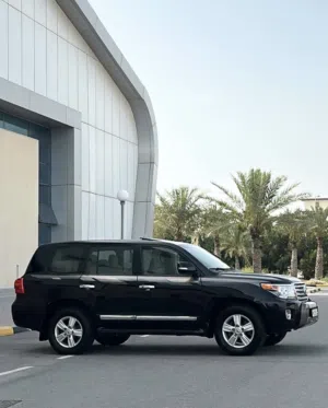 لاندكروزر GXR v8 2014