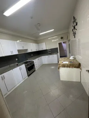 200 m2 4 Bedrooms Villa for Rent in Central Governorate Tubli