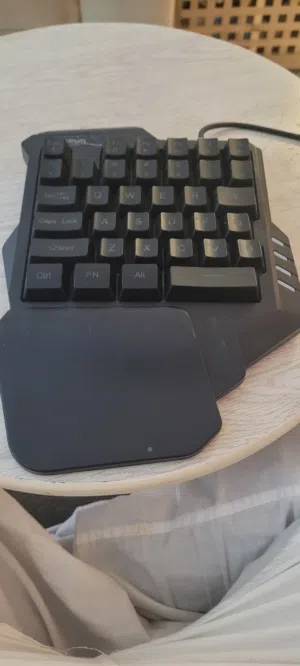 الاغراض بي سي للبيع