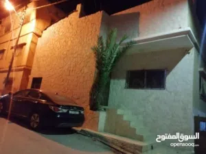 274 m2 4 Bedrooms Townhouse for Sale in Zarqa Jabal Al Ameer Hasan