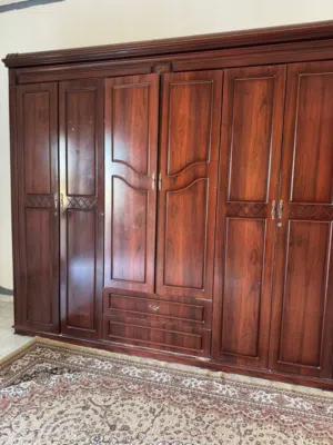 دولاب مهنى الحالة جيدة جدا الصورة على الواقع