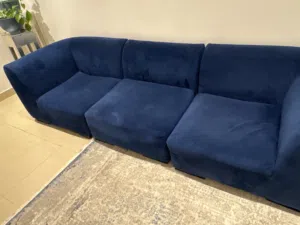 طقم كنب لون كحلي خام مخمل مريح