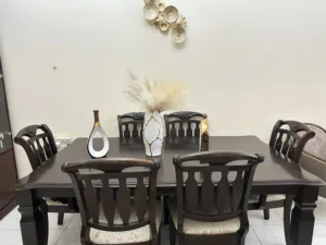 طاولة طعام خشب محلي