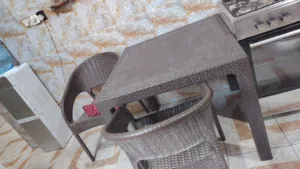 طاوله طعام وكراسي ثنين للبيع