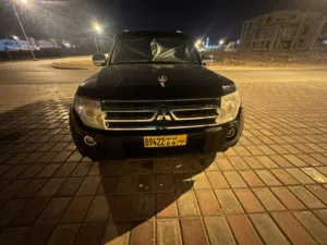 2010 Mitsubishi Pajero Sport GCC Specs SUV with Sunroof and Modern Features